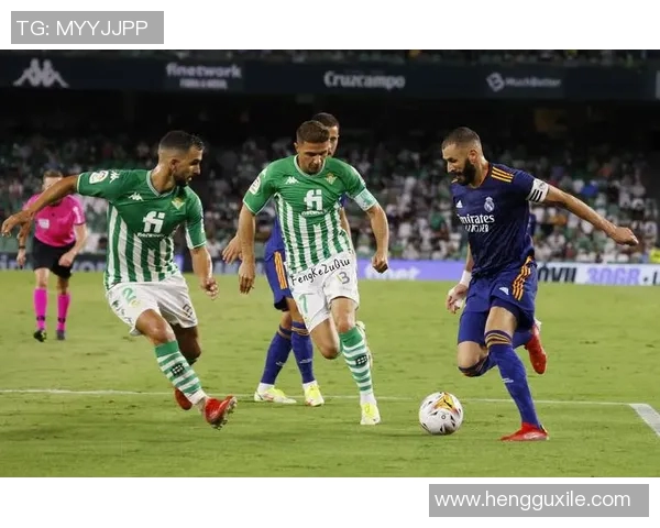 足球明星普拉姆的职业生涯与成就解析及其对足球的影响